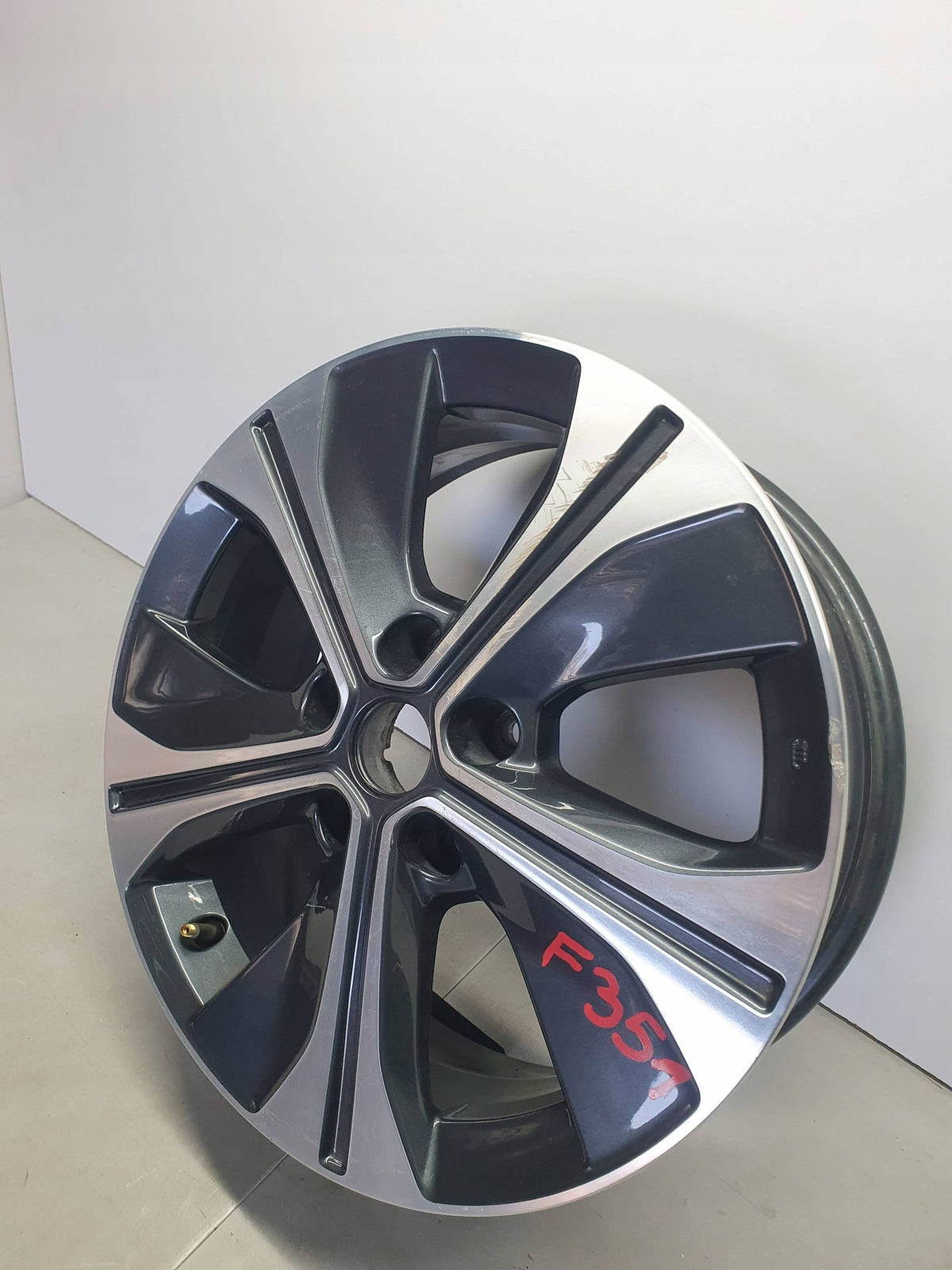 Nissan Leaf II ZE1 Wheel Alloy 17 Inch 17''x6.5'' ET45 5x114.3 5SH3E — photo 4 of 16