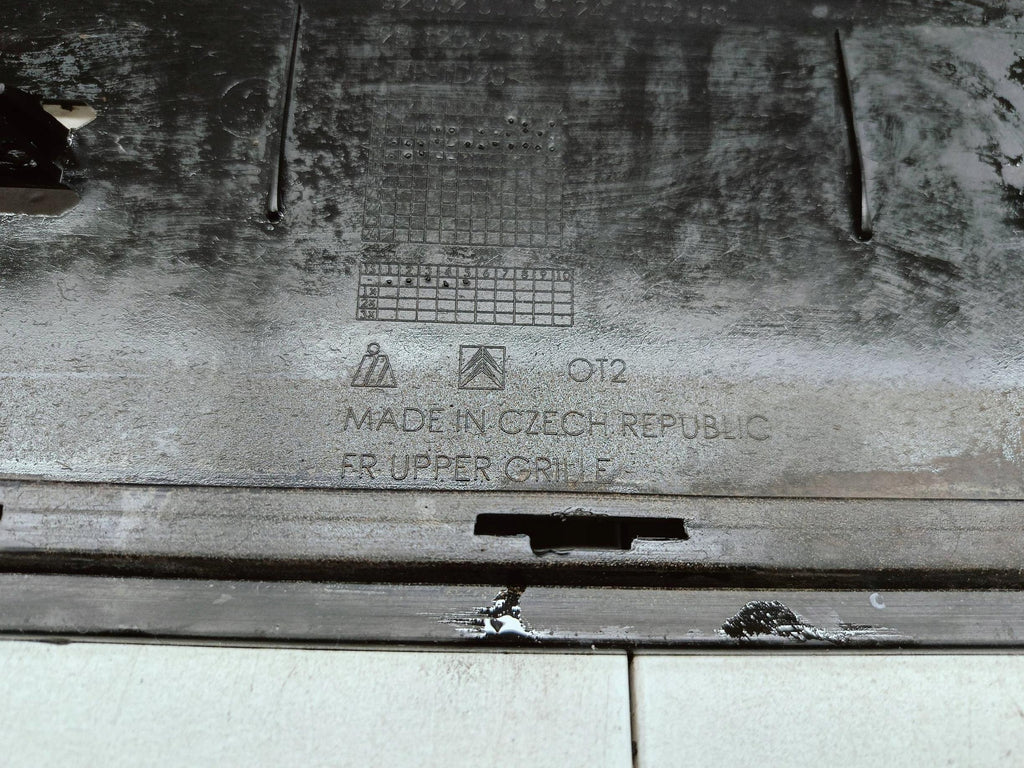 CITROEN C3 III 16- ATRAPA KRATKA ŚRODKOWA GRILL ZDERZAKA PRZÓD 9812061877