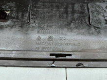 Load image into Gallery viewer, CITROEN C3 III 16- ATRAPA KRATKA ŚRODKOWA GRILL ZDERZAKA PRZÓD 9812061877