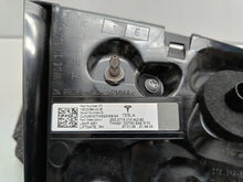 Załaduj zdjęcie do przeglądarki galerii, TESLA 3 LIFT Y 20- LAMPA KLAPY BAGAŻNIKA PRAWY TYŁ LED NOWA OE 1502089-00-B