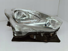 Laden Sie das Bild in den Galerie-Viewer, Suzuki Swift MK8 17- LAMPA PRAWA PRZÓD PRZEDNIA ZWYKŁA STANLEY W2962