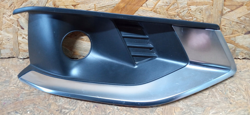 AUDI A4 B9 LIFT 19- KRATKA ZAŚLEPKA ATRAPA ZDERZAKA PRAWA PRZÓD 8W0807682AK