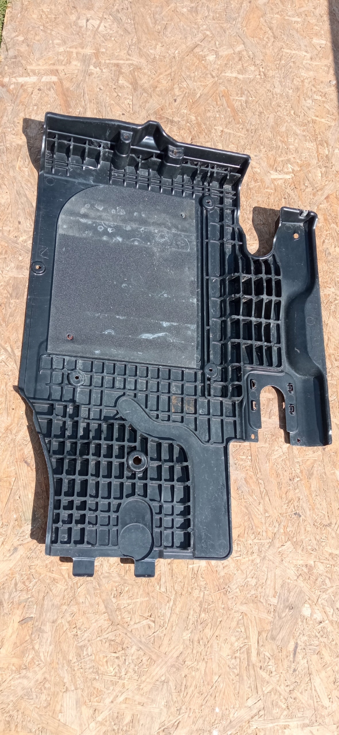 Passat B8 Superb III 15- Plate Protective Left Cover Podwozia 3Q0825101E — photo 9 of 10