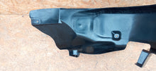 Laden Sie das Bild in den Galerie-Viewer, CHEVROLET CRUZE LIMO 09- RADHAUSSCHALE HINTEN LINKS NEU 96832988