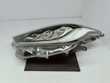 Laden Sie das Bild in den Galerie-Viewer, TOYOTA YARIS IV 4 19- SCHEINWERFER LINKS VORNE VOLL-LED KOITO K0-8 EU