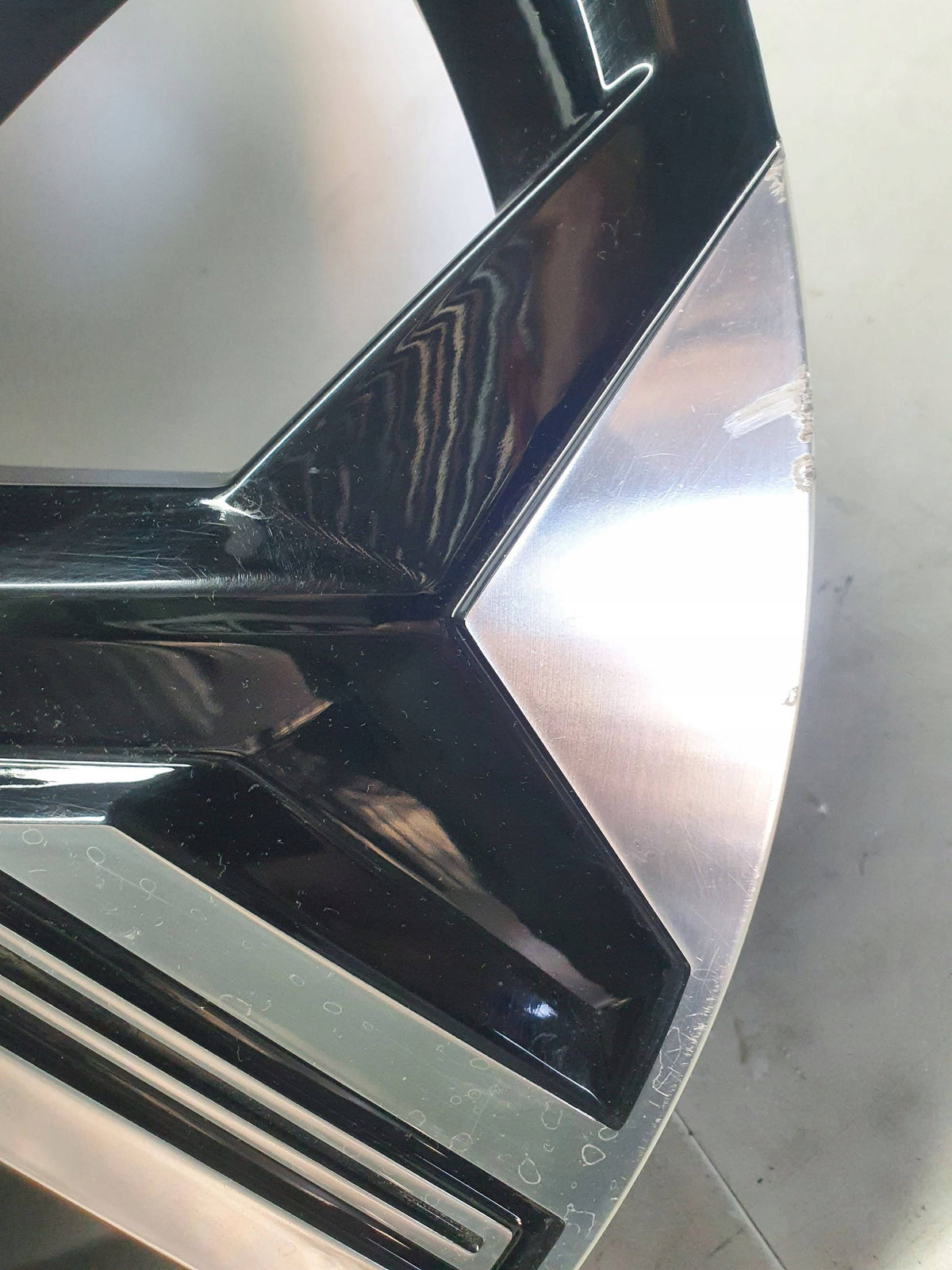 Renault Megane V E-Tech Jante Aluminium 7.0"x20" 5x114.3 ET34 403008508R — photo 11 sur 16