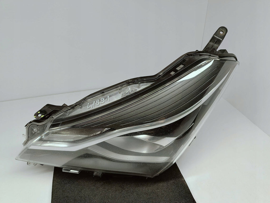 Toyota Yaris III 3 LIFT 17- LAMPA LEWA PRZÓD SOCZEWKA KOITO 0D-197