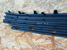Laden Sie das Bild in den Galerie-Viewer, CITROEN C5 III 08- UNTERER KÜHLERGRILL STOSSSTANGE VORNE 9675342177