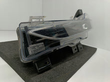Laden Sie das Bild in den Galerie-Viewer, TESLA MODEL 3 M3 17- HALOGEN DRL LEWY LAMPA PRZECIWMGIELNA LED 1077395-00-C