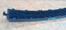 Load image into Gallery viewer, SKODA OCTAVIA III 13- ATRAPA GRILL KRATKA ZDERZAKA PRZEDNIEGO 5E0853677