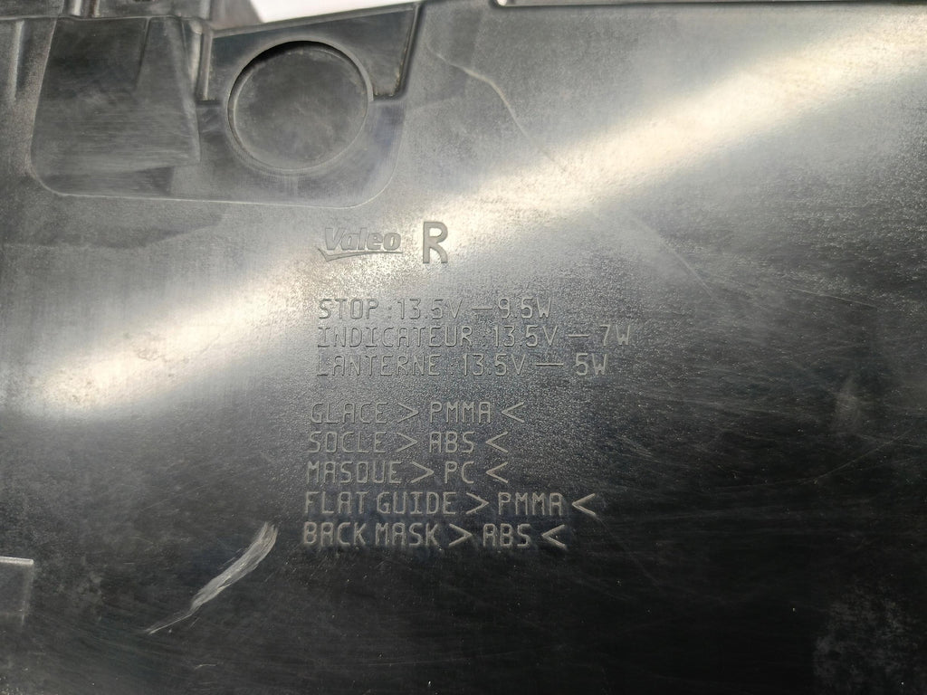PEUGEOT 508 II 18- LAMPA KLAPY BAGAŻNIKA PRAWY TYŁ LED 9813508180