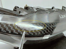 Załaduj zdjęcie do przeglądarki galerii, TOYOTA YARIS IV 4 P21 19-LAMPA REFLEKTOR PRAWY PRZÓD SOCZEWKA KOITO K0-6 EU