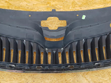 Laden Sie das Bild in den Galerie-Viewer, SKODA RAPID 12- KÜHLERGRILL GITTER STOSSSTANGE VORNE 5JA853668