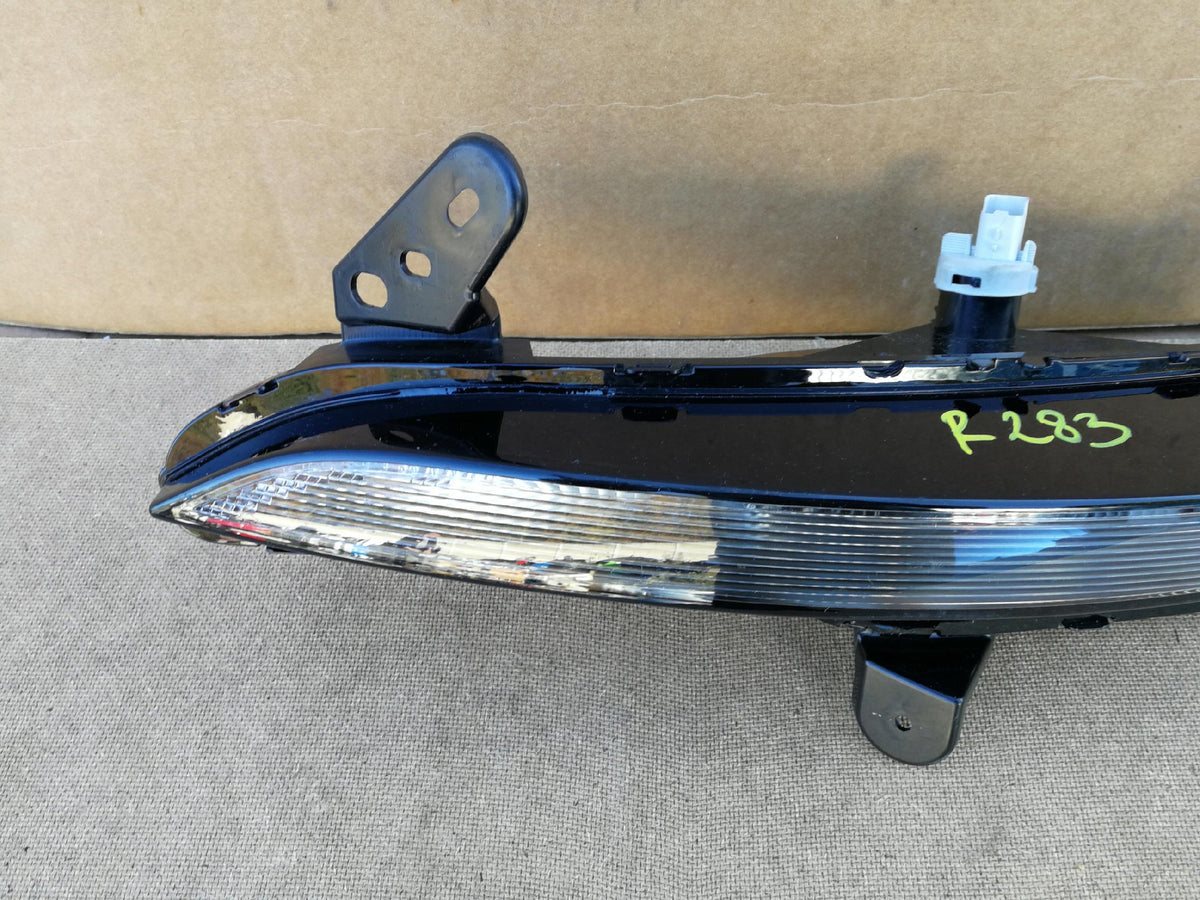 Renault Megane IV 4 16- Kierunkowskaz Right Front Hella 261306376R — photo 2 of 6