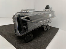 Laden Sie das Bild in den Galerie-Viewer, TESLA 3 LIFT Y 20- HALOGEN DRL LEWY LAMPA PRZECIWMGIELNA LED 1624797-00-A