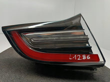 Laden Sie das Bild in den Galerie-Viewer, TESLA MODEL Y 20- 3 LIFT 22- HECKKLAPPENLEUCHTE HINTEN LINKS LED 1502088-00-B