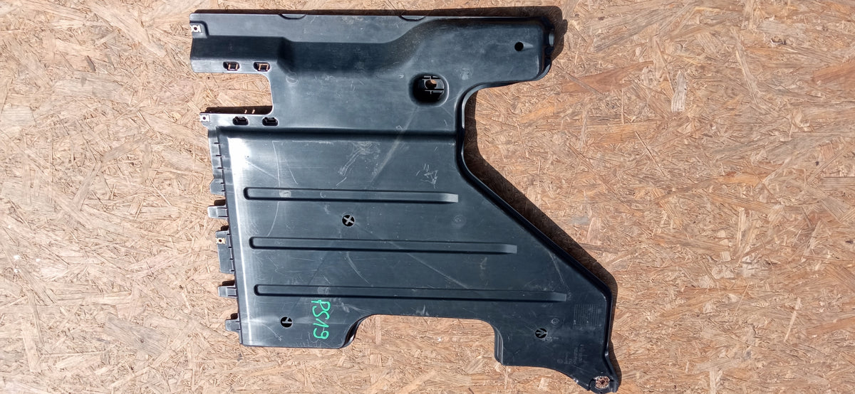 Passat B8 Superb III 15- Plate Rear Right Cover Podwozia 3Q0825206B — photo 4 of 8