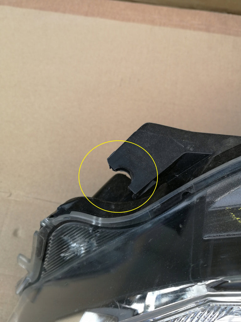 TOYOTA YARIS III LIFT 17- LAMPA REFLEKTOR LEWY PRZÓD KOITO 0D-197 EU OE