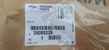 Load image into Gallery viewer, OPEL ASTRA K V 15- ATRAPA KRATKA GRILL ZDERZAKA PRZEDNIEGO BLACK 13423640