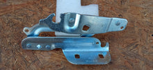 Load image into Gallery viewer, FORD FIESTA MK7 08- ZAWIAS MASKI POKRYWY SILNIKA PRAWY NOWY 8A61-16800-AD