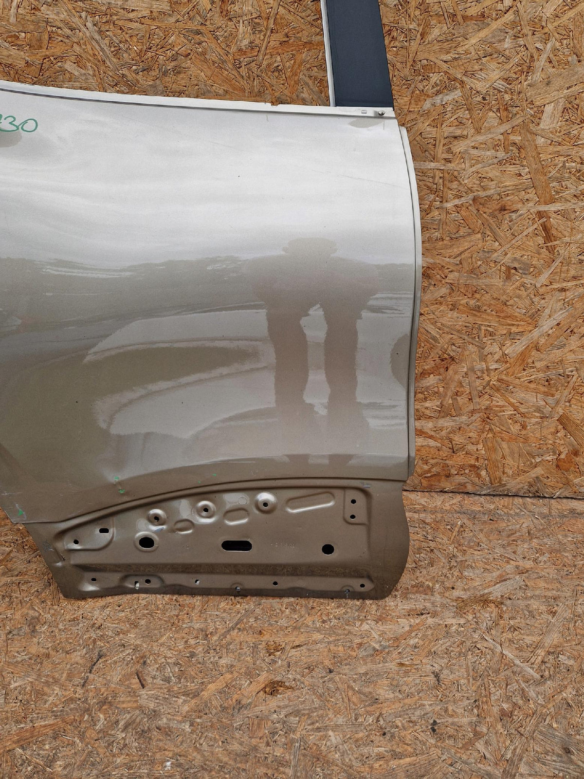 Renult Kadjar 15- Rear Right Door Rear 821525757R — photo 2 of 16