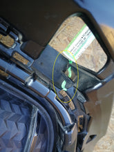 Laden Sie das Bild in den Galerie-Viewer, SKODA ENYAQ 21-MITTLERER GRILL STOSSFÄNGER VORNE KAMERA 5LA853653