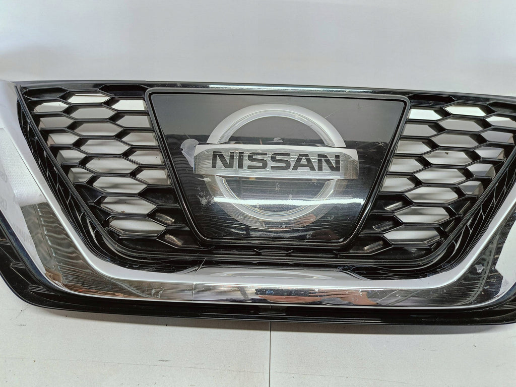 Nissan Qashqai II J11 LIFT 17- ATRAPA GRILL ZDERZAKA PRZEDNIEGO 62310HV00A