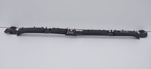 Laden Sie das Bild in den Galerie-Viewer, TESLA MODEL 3 LIFT 23- HALTERUNG HALTER MITTELSTÜCK STOSSFÄNGER HINTEN 1757096-00-C