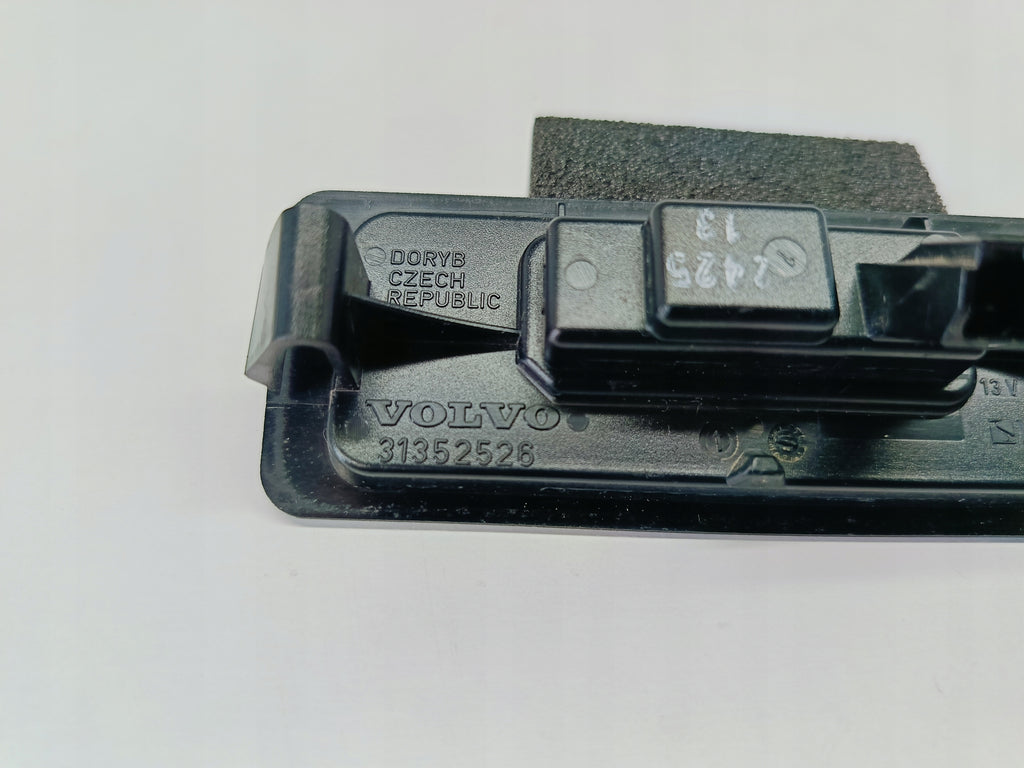 VOLVO V40 II 12- LAMPKA PODŚWIETLENIA TABLICY REJESTRACYJNEJ OE 31352526
