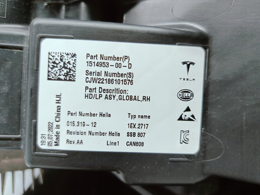 TESLA MODEL 3 M3 LIFT Y MY 20- LAMPA PRAWA PRZÓD FULL LED EU 1514953-00-D