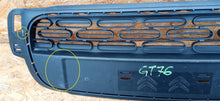 Laden Sie das Bild in den Galerie-Viewer, CITROEN C3 III 16- FRONTSCHÜRZE KÜHLERGRILL STOSSTANGENGRILL MITTE VORNE 9812061877