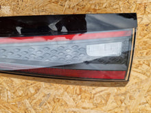 Laden Sie das Bild in den Galerie-Viewer, VW ID4 ID.4 HECKKLAPPENVERKLEIDUNG HINTEN 11A945093