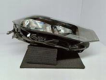 Laden Sie das Bild in den Galerie-Viewer, VOLKSWAGEN T-CROSS 2GM 18- LAMPA PRAWA PRZÓD PRZEDNIA ZWYKŁA H7 2GM941006A