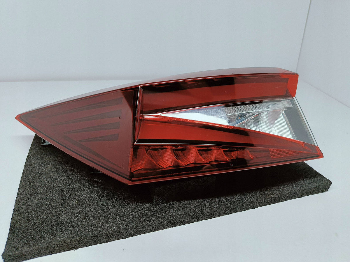 Skoda Enyaq Iv 20- Lampa Lewy Tył Lewa Tylna LED Crystal EU 5LA945207A — zdjęcie 4 z 13
