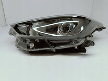 Laden Sie das Bild in den Galerie-Viewer, TOYOTA YARIS IV 4 19- LAMPA REFLEKTOR LEWY PRZÓD SOCZEWKA KOITO K0-6 EU