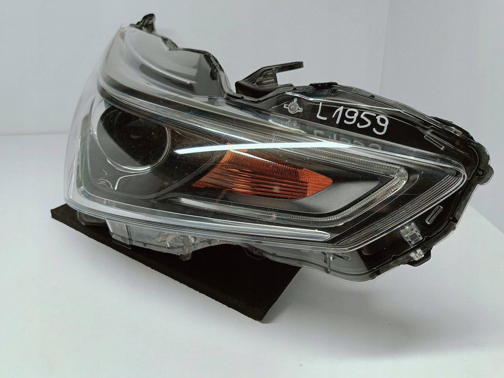 Toyota Aygo II B4 LIFT 18- LAMPA PRAWA PRZÓD SOCZEWKA+LED EU KOITO 0H-27