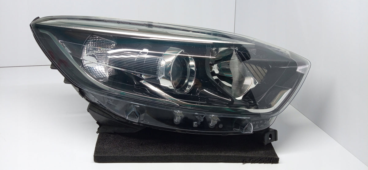 Renault Captur I 13- Lampa Reflektor Prawy Przód Zwykła H1 260105066R — zdjęcie 1 z 14