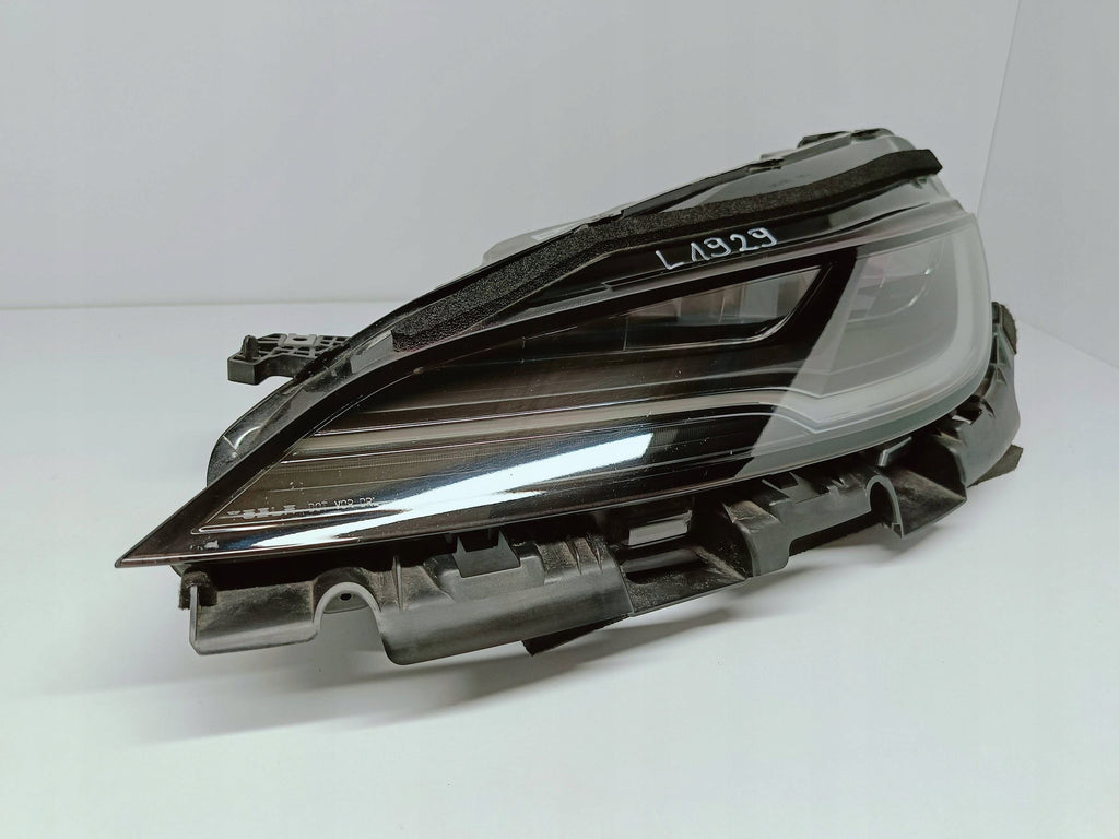 TESLA MODEL 3 LIFT HIGHLAND 23- LAMPA LEWA PRZÓD FULL LED EU 1760888-00-E