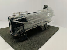 Laden Sie das Bild in den Galerie-Viewer, TESLA MODEL Y MY 20- HALOGEN DRL LEWY LAMPA PRZECIWMGIELNA LED 1507932-00-C
