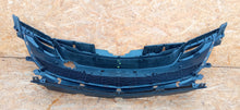 Laden Sie das Bild in den Galerie-Viewer, MAZDA 3 BL 09- ATRAPA KRATKA GRILL ZDERZAKA PRZEDNIEGO BCW8-501T1