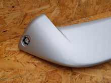Laden Sie das Bild in den Galerie-Viewer, SUZUKI SWIFT SPORT 10- SPOILER HECKKLAPPENSPOILER DACHKANTER HINTEN 83980-71L0