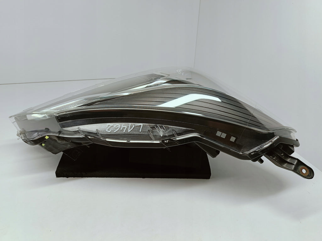 TOYOTA YARIS III LIFT 17- LAMPA PRAWA PRZÓD PRZEDNIA KOITO OD-197