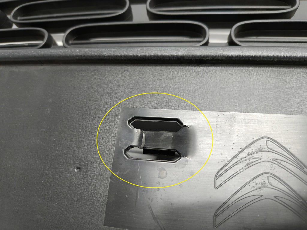 CITROEN C3 III 16- ATRAPA KRATKA ŚRODKOWA GRILL ZDERZAKA PRZÓD 9812061877