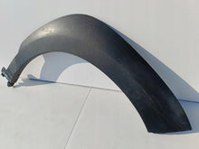Load image into Gallery viewer, HYUNDAI KONA 17- LISTWA BŁOTNIKA PRAWY PRZÓD 87712-J9000