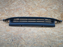 Laden Sie das Bild in den Galerie-Viewer, TOYOTA YARIS IV P21 19- UNTERER GRILL STOSSFÄNGER VORNE 53112-K0010