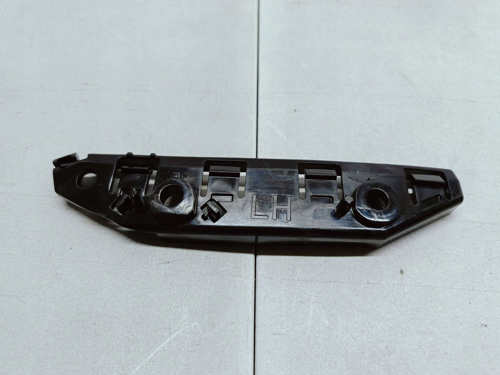 Tesla Model 3 M3 III 17- ŚLIZG MOCOWANIE ZDERZAKA LEWY PRZÓD 1084181-00-E