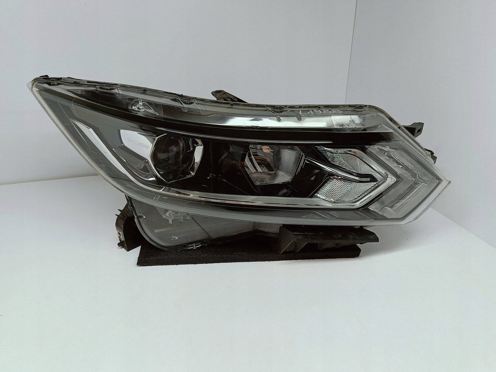 Nissan Qashqai II J11 LIFT 17- LAMPA PRAWA PRZÓD H11 SOCZEWKA+LED 100-19009