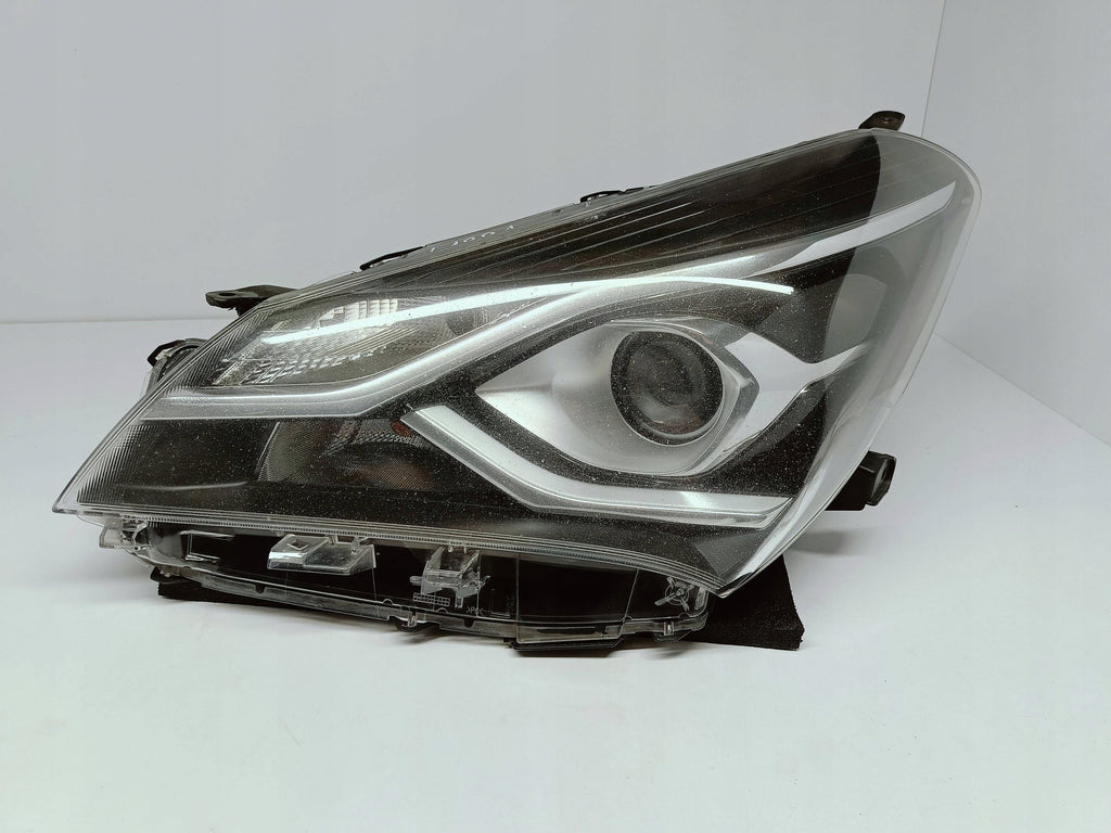 Toyota Yaris III 3 LIFT 17- LAMPA LEWA PRZÓD SOCZEWKA KOITO 0D-197