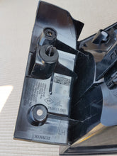 Załaduj zdjęcie do przeglądarki galerii, RENAULT CAPTUR LIFT LED LEWA LAMPA TYŁ TYLNA 265557849R