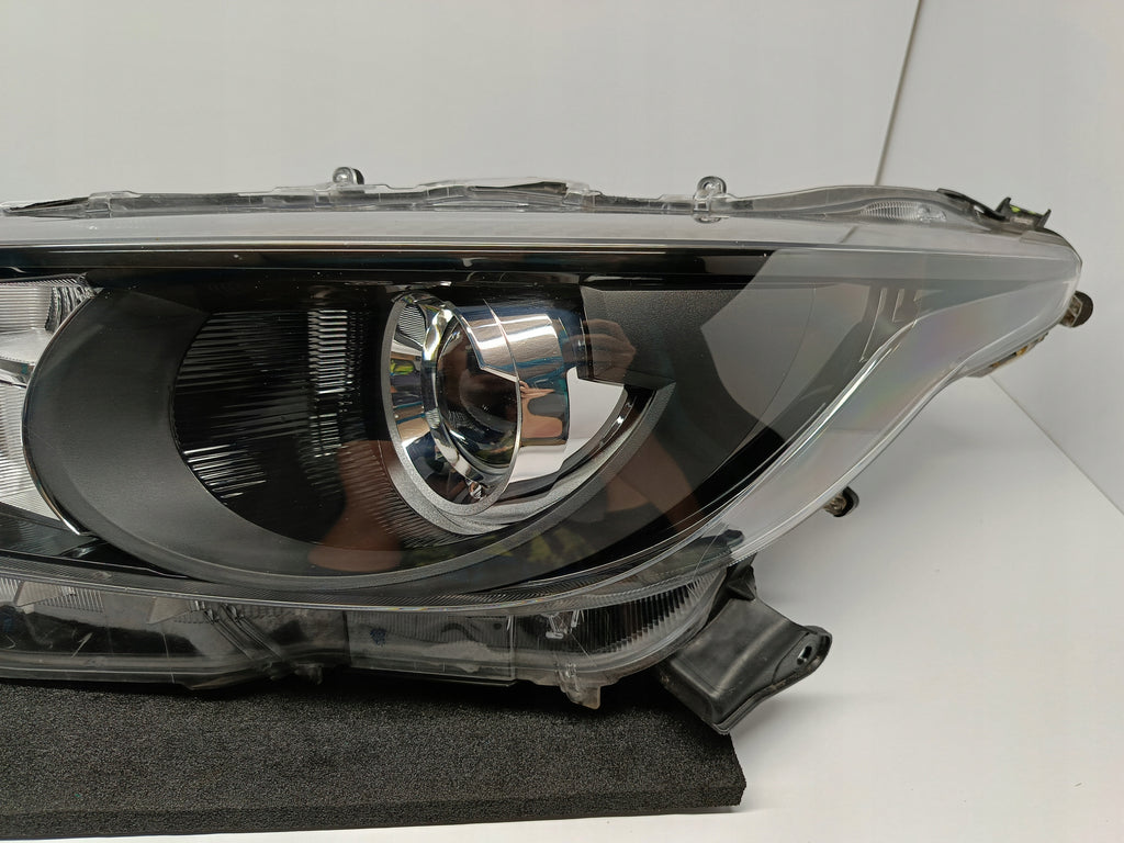 TOYOTA YARIS IV 4 P21 19- LAMPA REFLEKTOR LEWA PRZÓD SOCZEWKA KOITO K0-6 EU